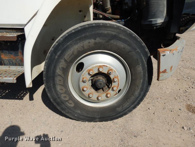 image for item JQ9175 1999 Freightliner FL70  dump truck