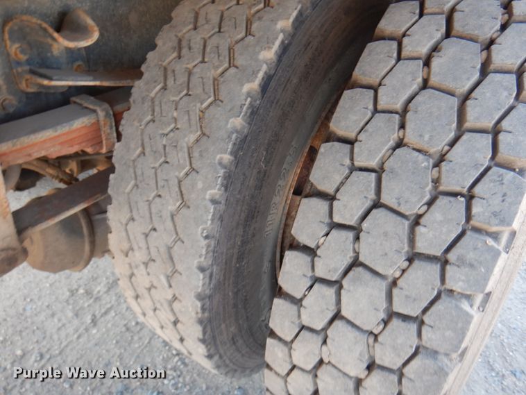 image for item JQ9175 1999 Freightliner FL70  dump truck