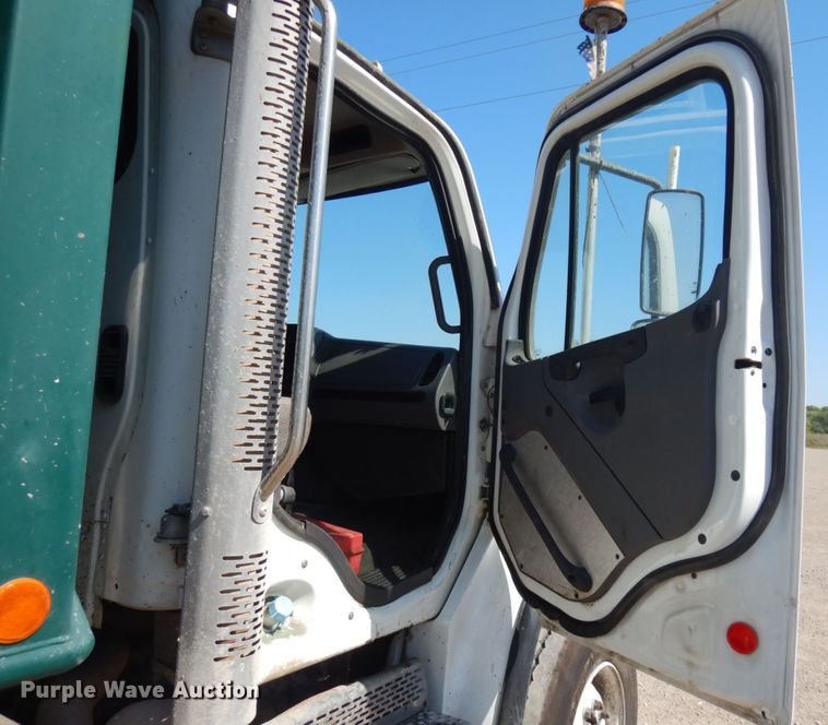 image for item JQ9179 2010 Freightliner Business Class M2  dump truck