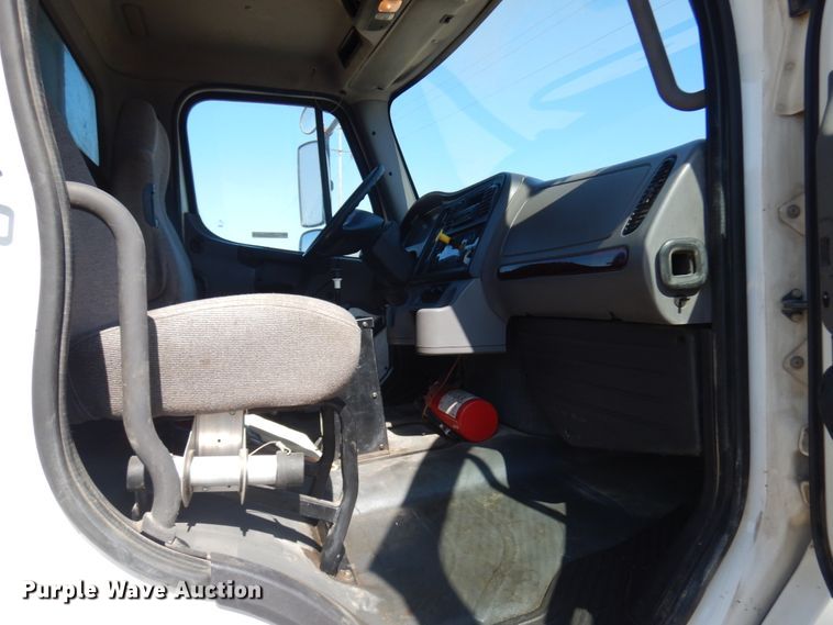 image for item JQ9180 2010 Freightliner Business Class M2  dump truck