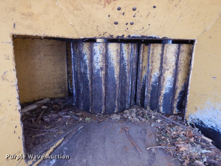 image for item JQ9210 1998 Vermeer BC1250A  wood chipper