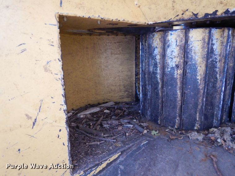 image for item JQ9210 1998 Vermeer BC1250A  wood chipper