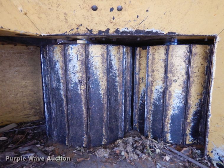 image for item JQ9210 1998 Vermeer BC1250A  wood chipper