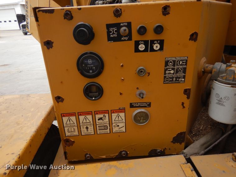 image for item JQ9210 1998 Vermeer BC1250A  wood chipper