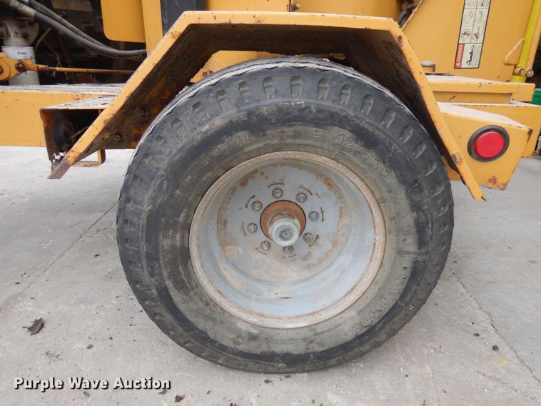 image for item JQ9210 1998 Vermeer BC1250A  wood chipper