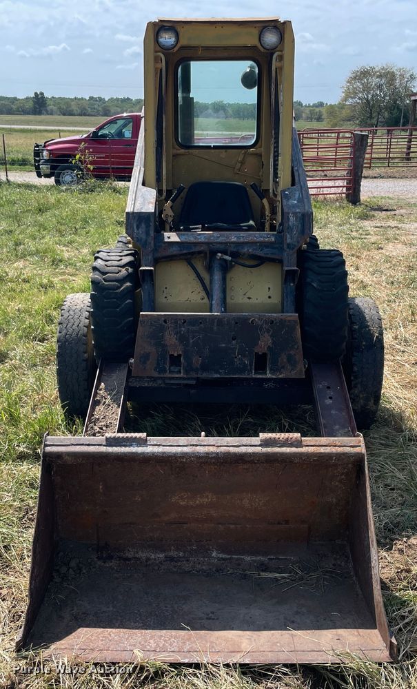 image for item JQ9573 1990 New Holland L455  skid steer loader
