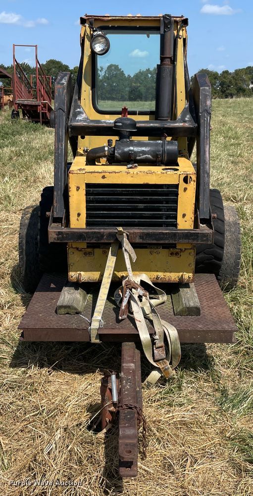 image for item JQ9573 1990 New Holland L455  skid steer loader