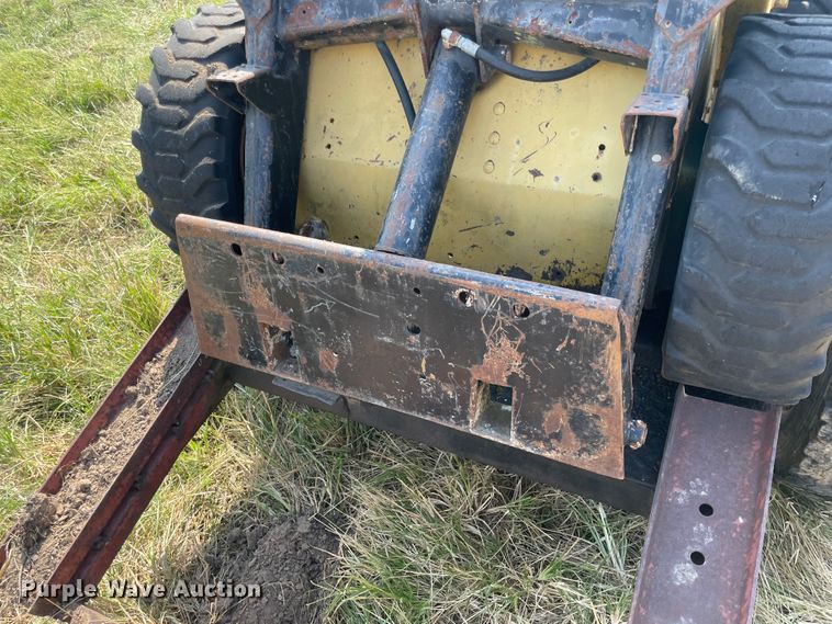 image for item JQ9573 1990 New Holland L455  skid steer loader