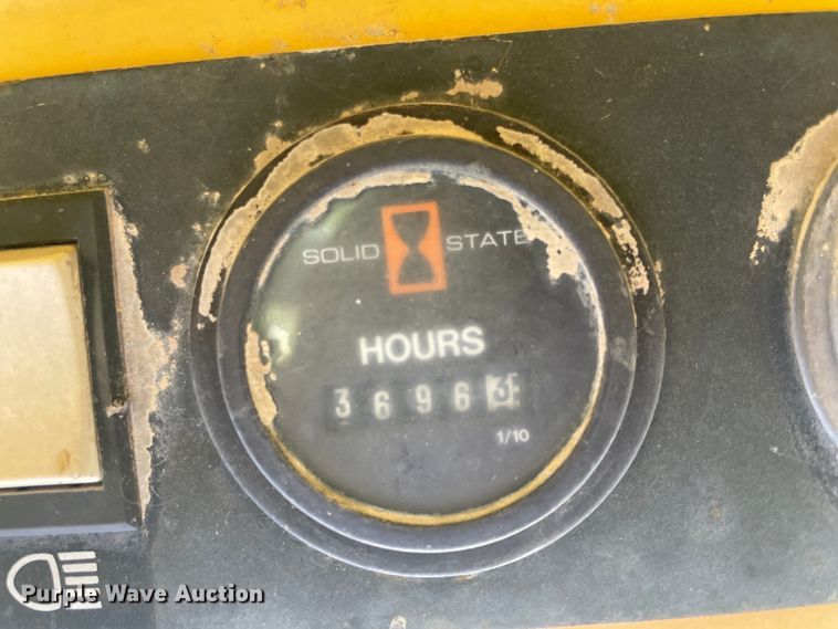 image for item JQ9573 1990 New Holland L455  skid steer loader