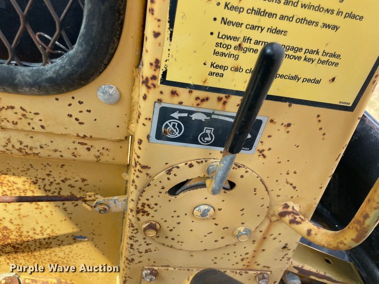 image for item JQ9573 1990 New Holland L455  skid steer loader