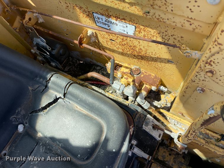 image for item JQ9573 1990 New Holland L455  skid steer loader