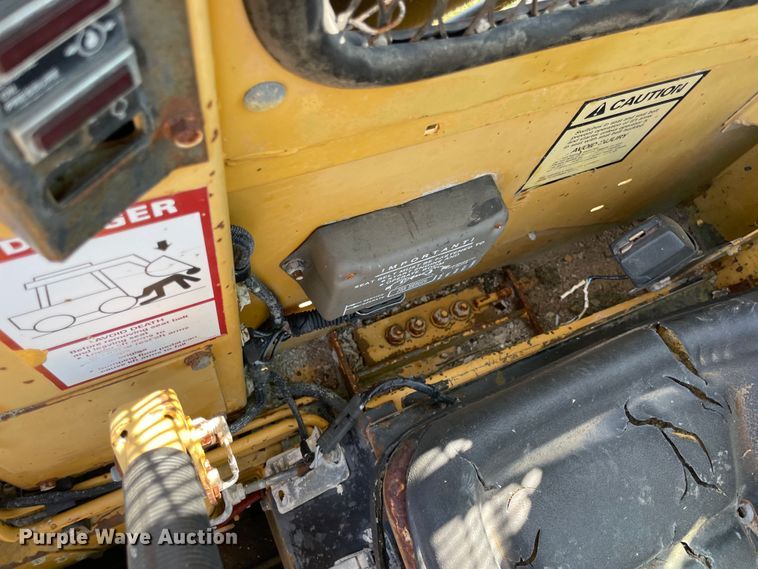 image for item JQ9573 1990 New Holland L455  skid steer loader