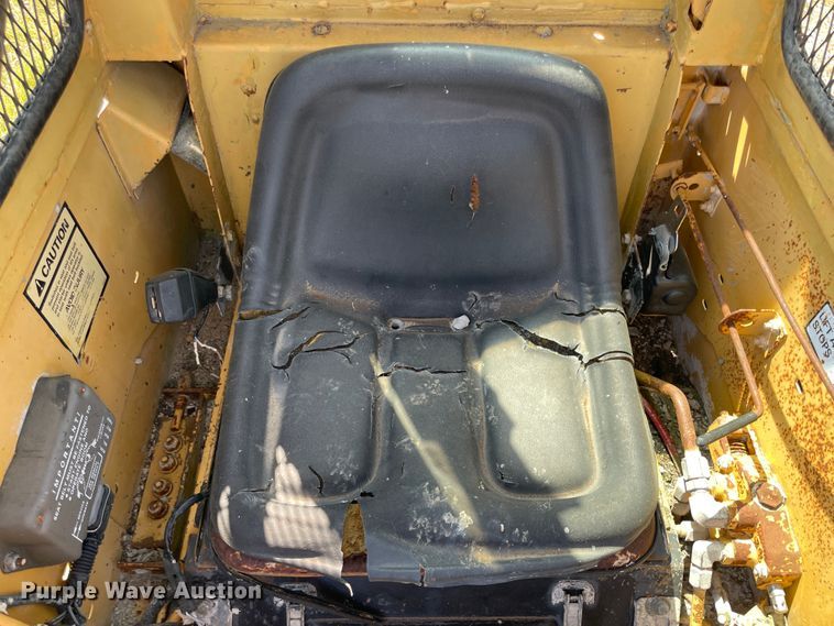 image for item JQ9573 1990 New Holland L455  skid steer loader