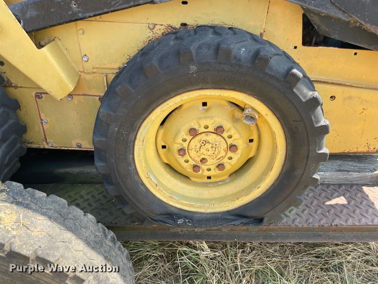 image for item JQ9573 1990 New Holland L455  skid steer loader