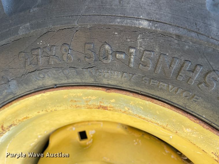 image for item JQ9573 1990 New Holland L455  skid steer loader