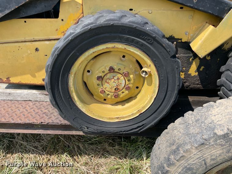 image for item JQ9573 1990 New Holland L455  skid steer loader