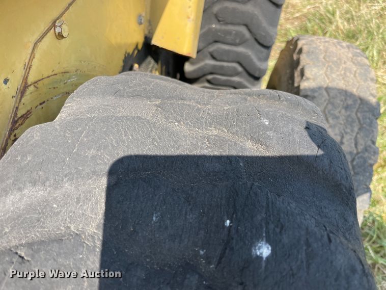 image for item JQ9573 1990 New Holland L455  skid steer loader