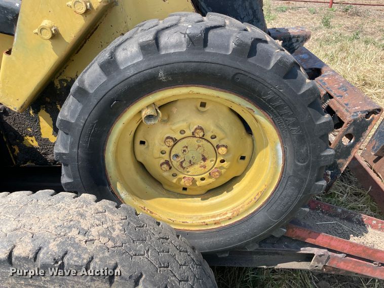 image for item JQ9573 1990 New Holland L455  skid steer loader