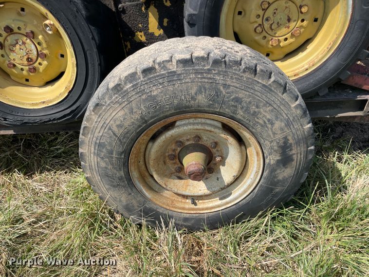 image for item JQ9573 1990 New Holland L455  skid steer loader