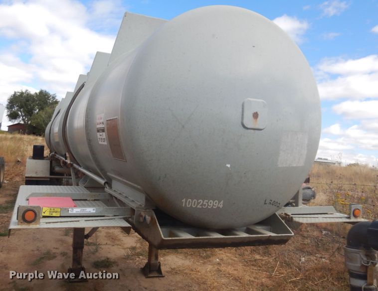 image for item JZ9847 1980 Trailmaster  tank trailer