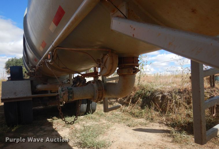 image for item JZ9847 1980 Trailmaster  tank trailer