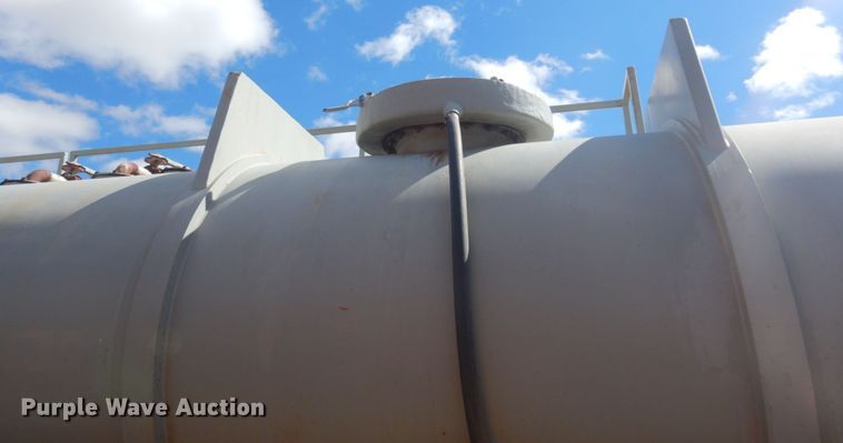 image for item JZ9847 1980 Trailmaster  tank trailer