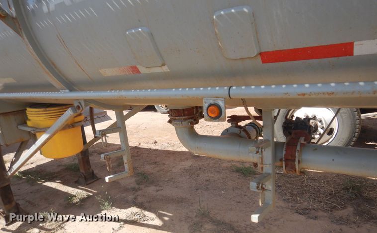 image for item JZ9847 1980 Trailmaster  tank trailer