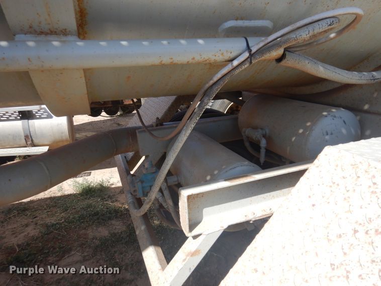 image for item JZ9847 1980 Trailmaster  tank trailer