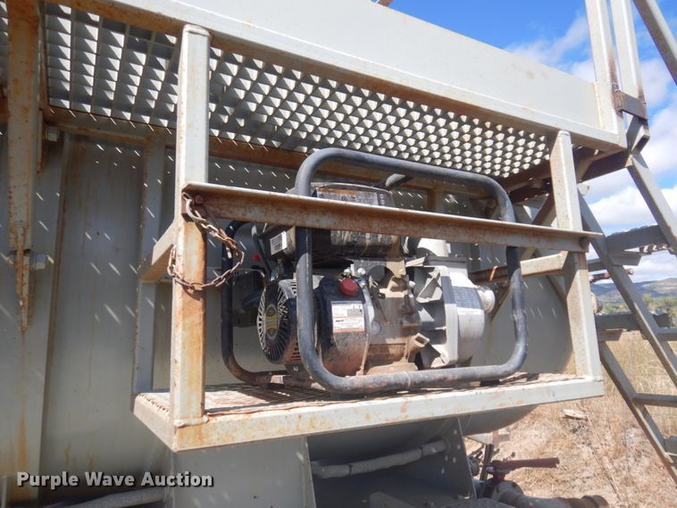 image for item JZ9847 1980 Trailmaster  tank trailer