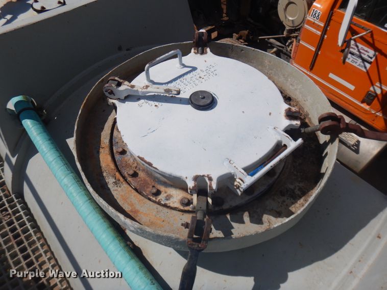 image for item JZ9847 1980 Trailmaster  tank trailer