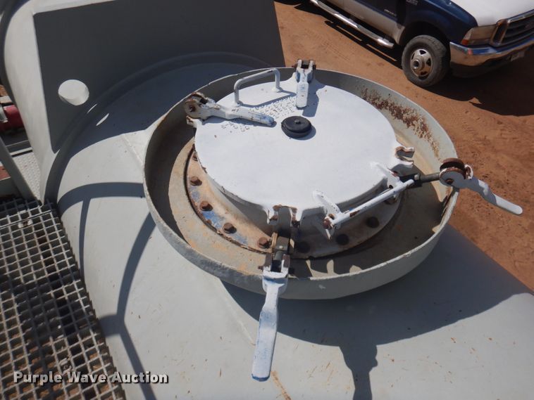 image for item JZ9847 1980 Trailmaster  tank trailer