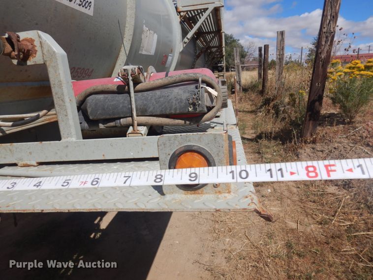 image for item JZ9847 1980 Trailmaster  tank trailer