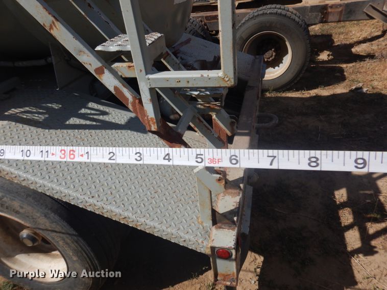 image for item JZ9847 1980 Trailmaster  tank trailer