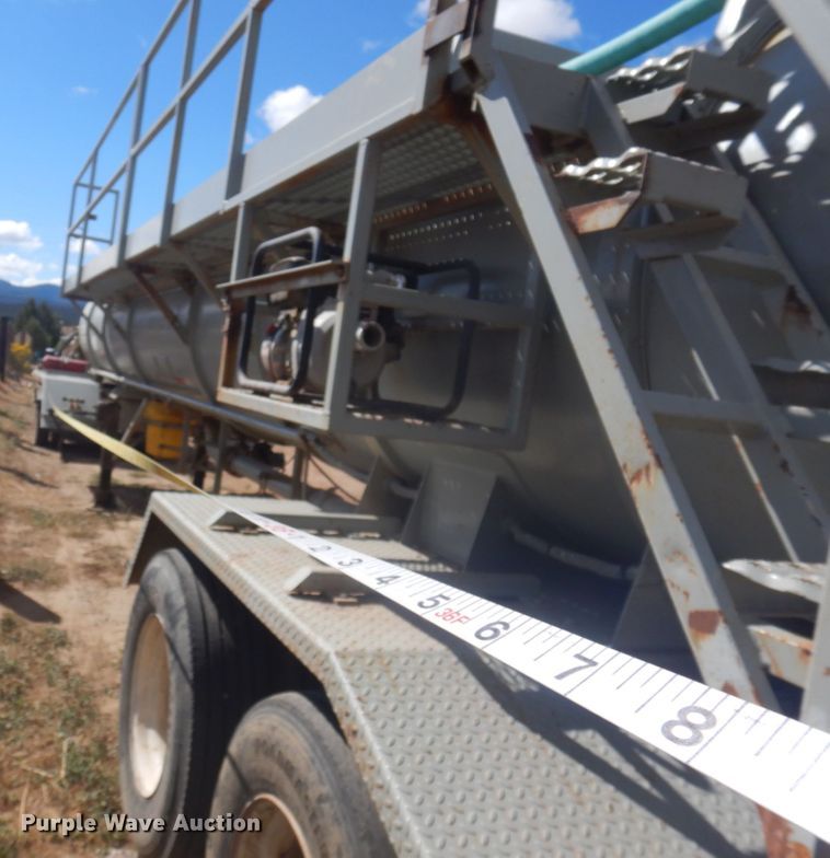 image for item JZ9847 1980 Trailmaster  tank trailer