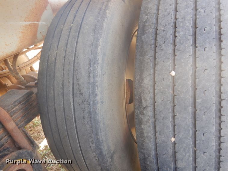 image for item JZ9847 1980 Trailmaster  tank trailer