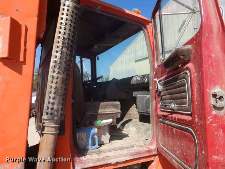 image for item JZ9900 1979 Ford  dump truck