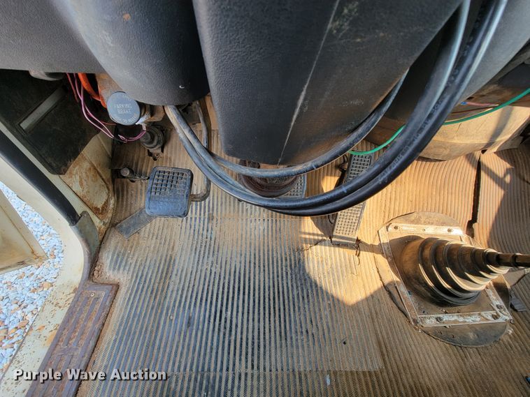 image for item KD9547 1985 Ford L8000  crane truck