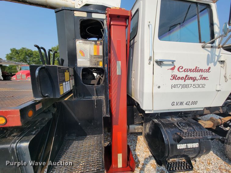 image for item KD9547 1985 Ford L8000  crane truck