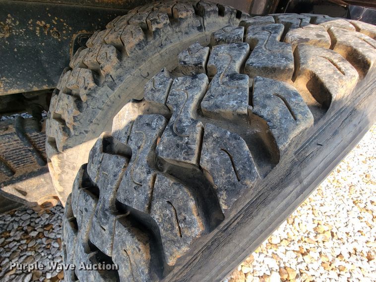 image for item KD9547 1985 Ford L8000  crane truck