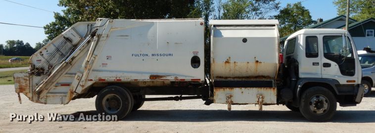 image for item KI9525 2007 GMC T7500  refuse truck