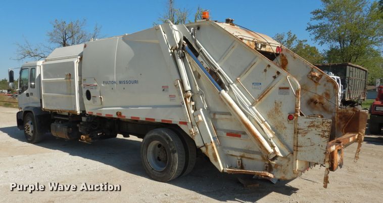 image for item KI9525 2007 GMC T7500  refuse truck