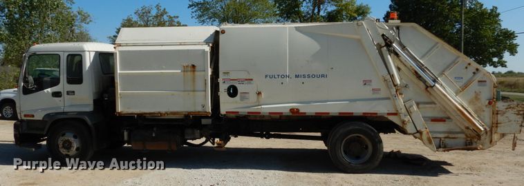 image for item KI9525 2007 GMC T7500  refuse truck