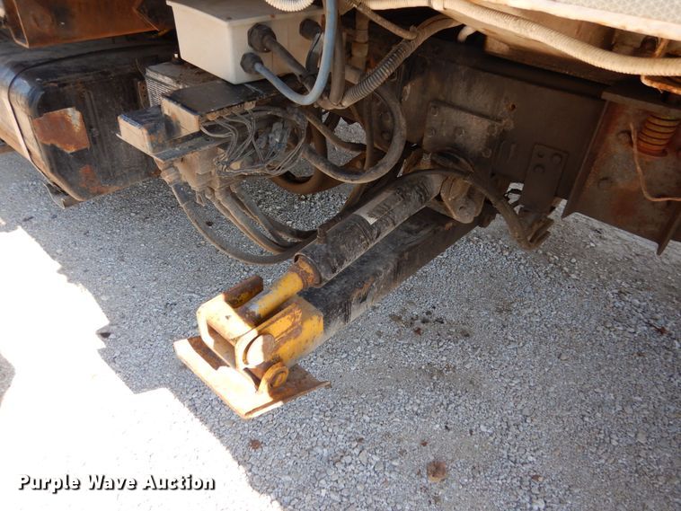 image for item KI9525 2007 GMC T7500  refuse truck