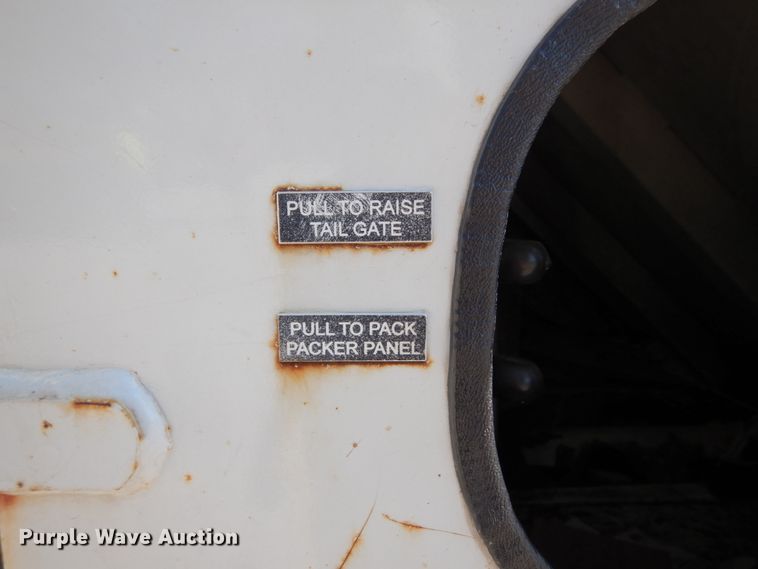 image for item KI9525 2007 GMC T7500  refuse truck