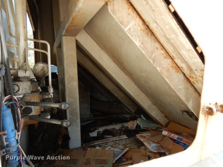 image for item KI9525 2007 GMC T7500  refuse truck