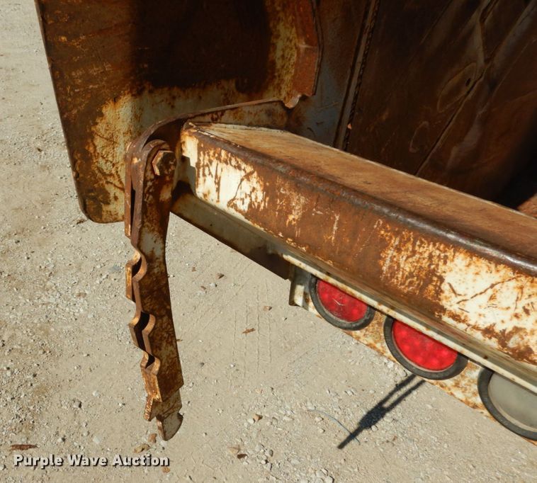 image for item KI9525 2007 GMC T7500  refuse truck