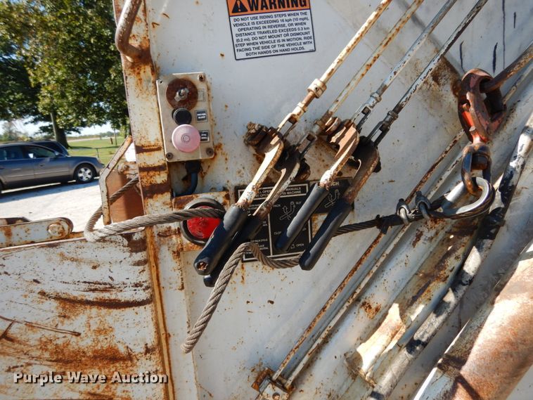 image for item KI9525 2007 GMC T7500  refuse truck