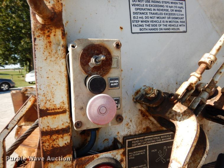 image for item KI9525 2007 GMC T7500  refuse truck