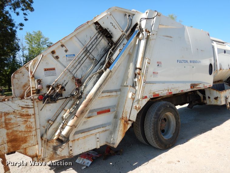 image for item KI9525 2007 GMC T7500  refuse truck