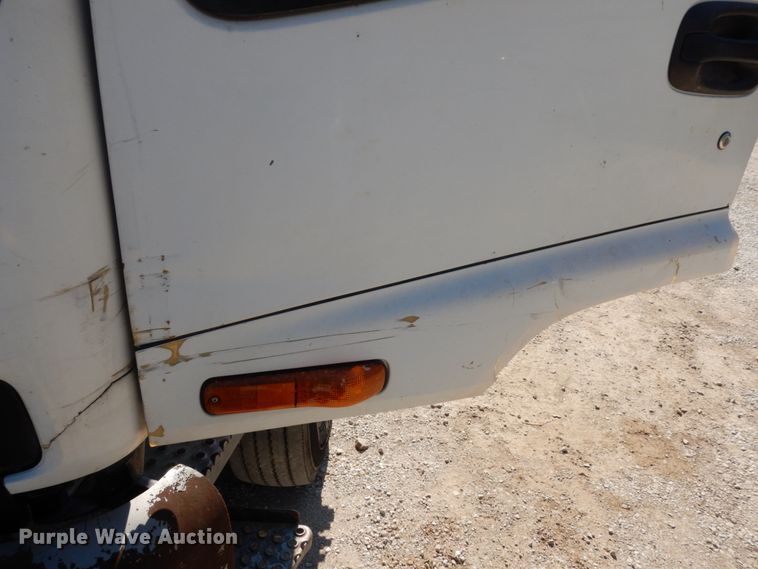 image for item KI9525 2007 GMC T7500  refuse truck